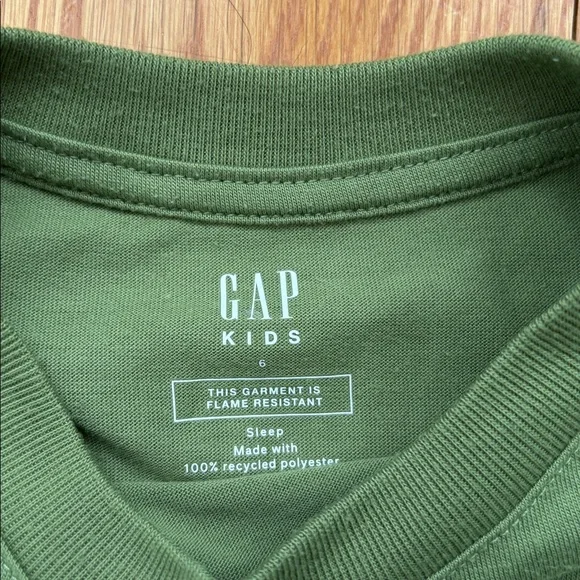 Boys Gap Shark PJ set 6 - Picture 4 of 4